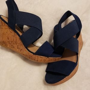 American Eagle wedge 7 navy blue
